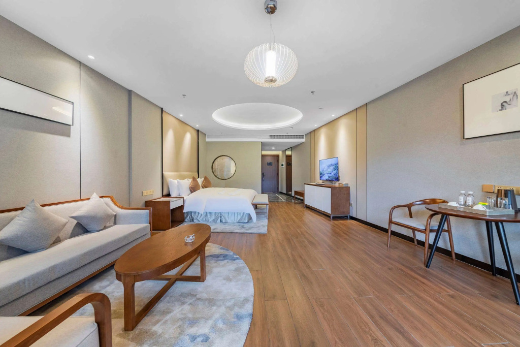 Мэйшань: Howard Johnson By Wyndham Lake Serenity Hotel Neijiang