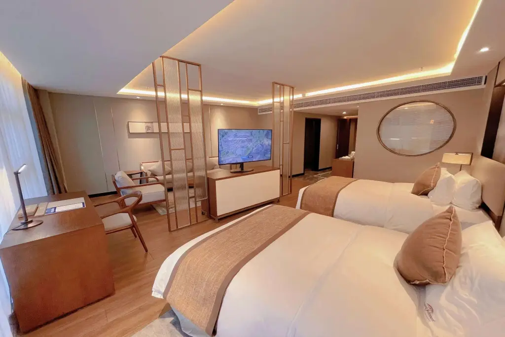 Мэйшань: Howard Johnson By Wyndham Lake Serenity Hotel Neijiang