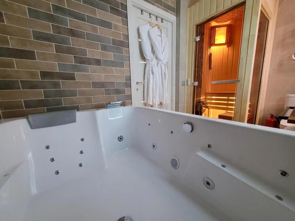 Красноярск: Квартира Spa Loft с сауной и джакузи в жк Scandis