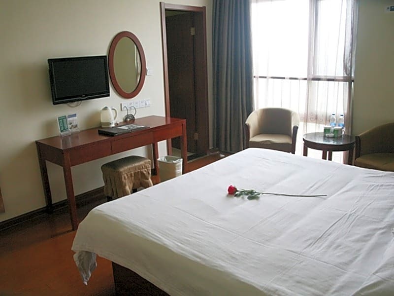 Янчжоу: GreenTree Inn Jiangsu Yangzhou South Yangtze River Road University City Express Hotel
