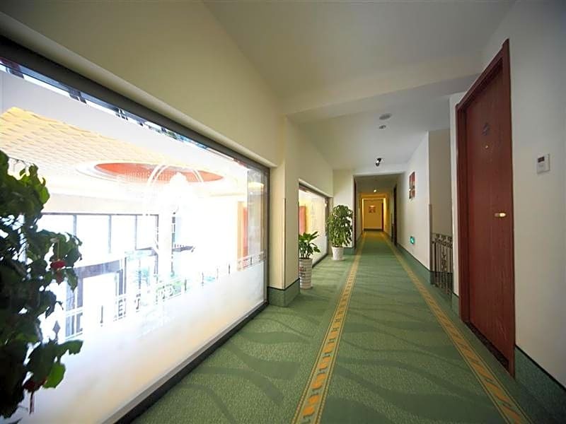Янчжоу: GreenTree Inn Jiangsu Yangzhou South Yangtze River Road University City Express Hotel