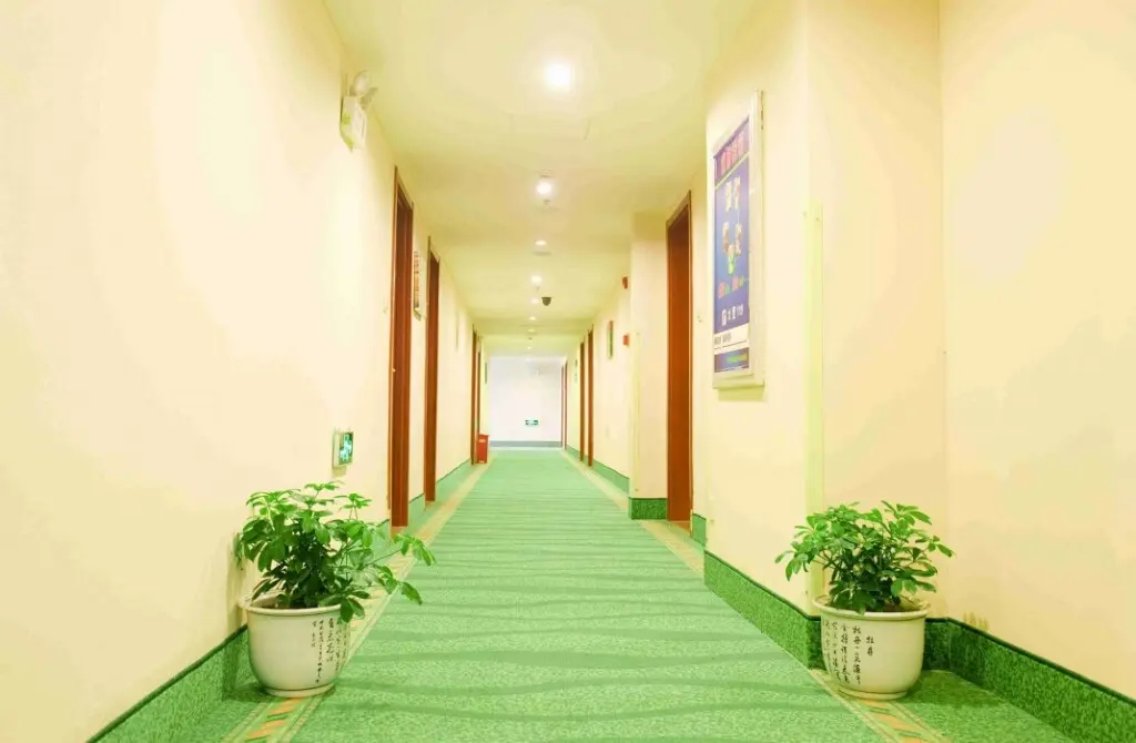 Чанчжоу: GreenTree Inn Changzhou Jinghu High-speed Rail North Station Global Dinosaur City Hotel