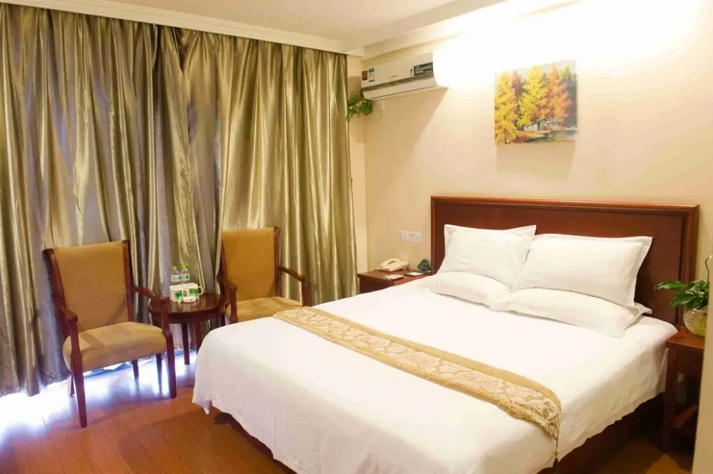 Чанчжоу: GreenTree Inn Changzhou Jinghu High-speed Rail North Station Global Dinosaur City Hotel