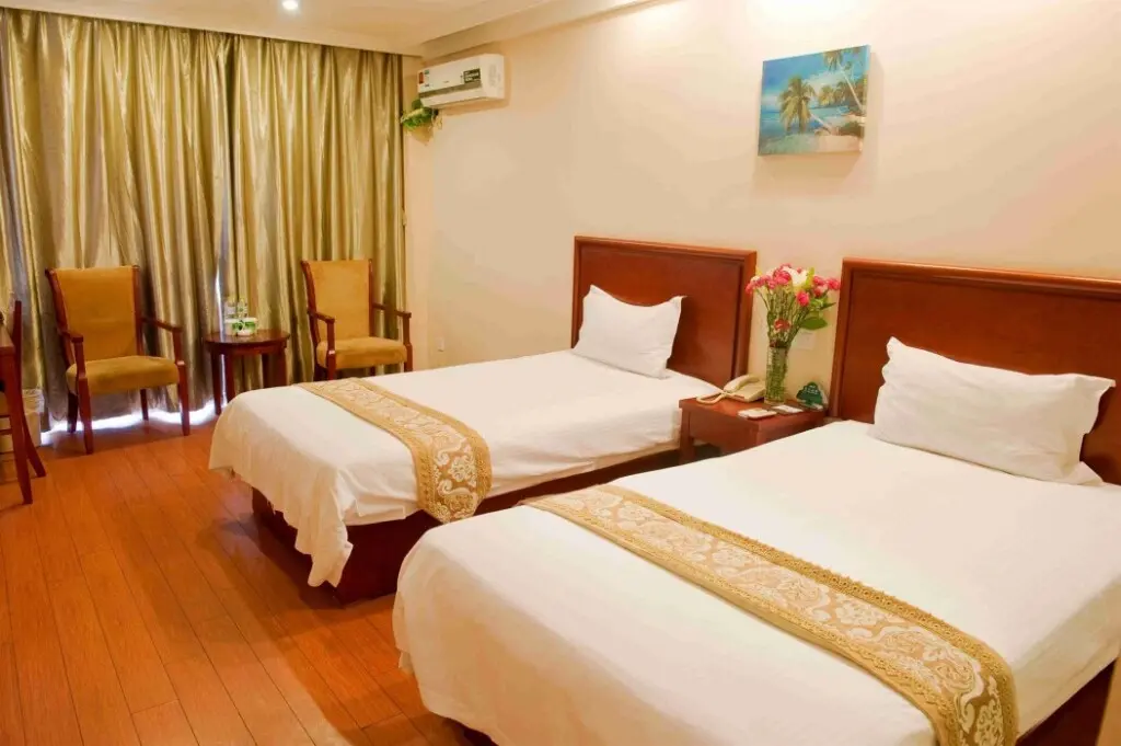 Чанчжоу: GreenTree Inn Changzhou Jinghu High-speed Rail North Station Global Dinosaur City Hotel