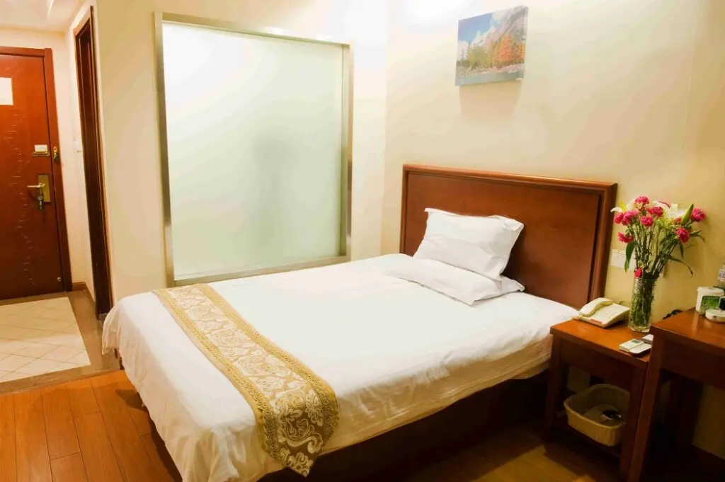 Чанчжоу: GreenTree Inn Changzhou Jinghu High-speed Rail North Station Global Dinosaur City Hotel