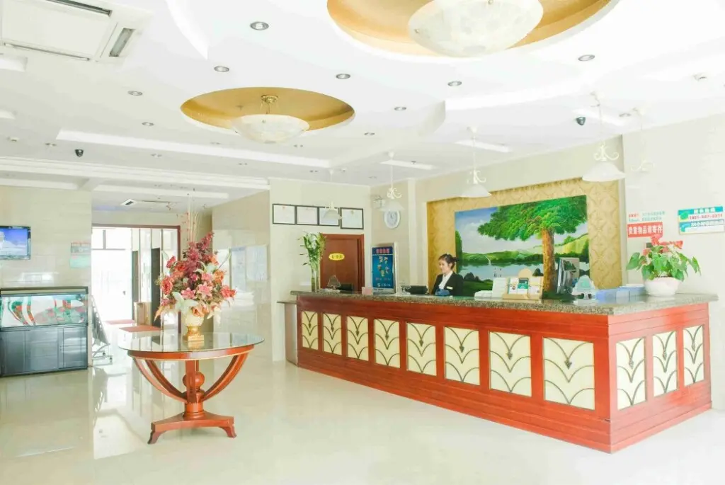 Чанчжоу: GreenTree Inn Changzhou Jinghu High-speed Rail North Station Global Dinosaur City Hotel