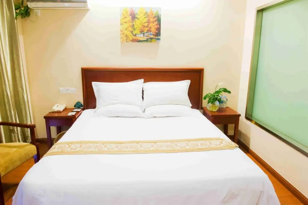 Чанчжоу: GreenTree Inn Changzhou Jinghu High-speed Rail North Station Global Dinosaur City Hotel