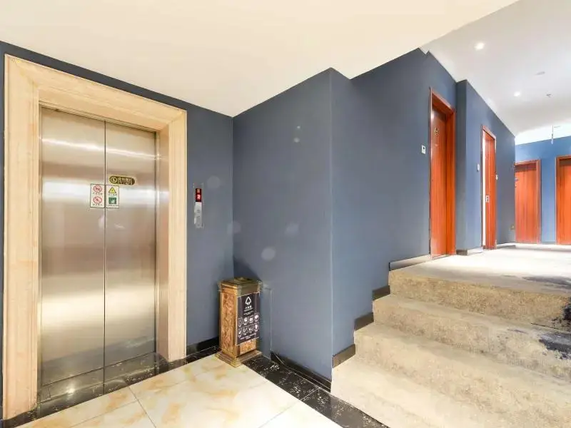 Шанхай: GreenTree Inn Shanghai Xujiahui Meiluo City 80,000 People Stadium Subway station Shell Hotel