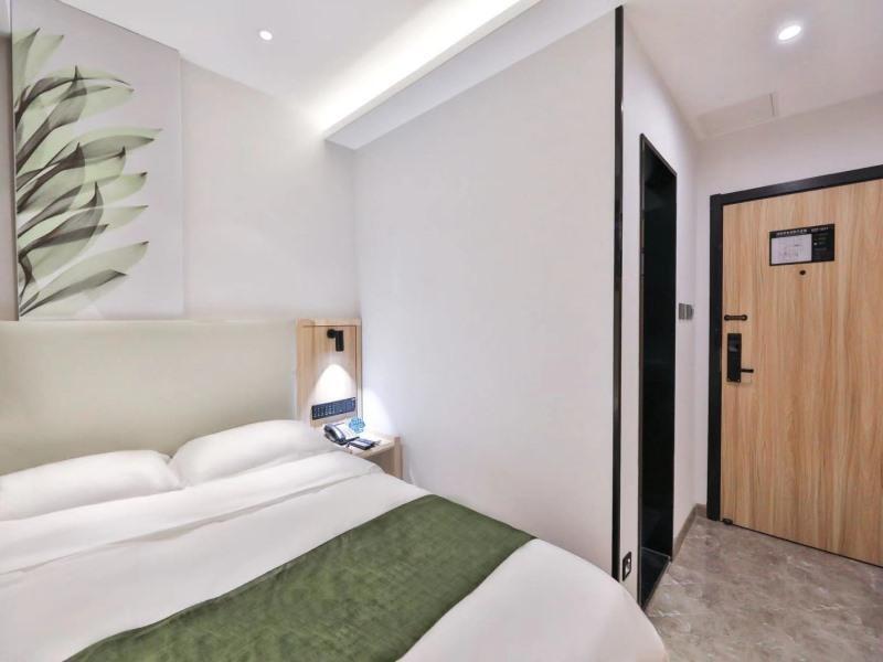 Пекин: GreenTree Inn Beijing Dongcheng District Beixinqiao Subway Station Guijie Street  Express Hotel