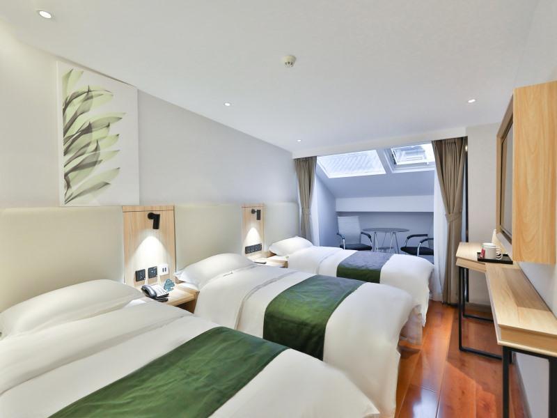 Пекин: GreenTree Inn Beijing Dongcheng District Beixinqiao Subway Station Guijie Street  Express Hotel