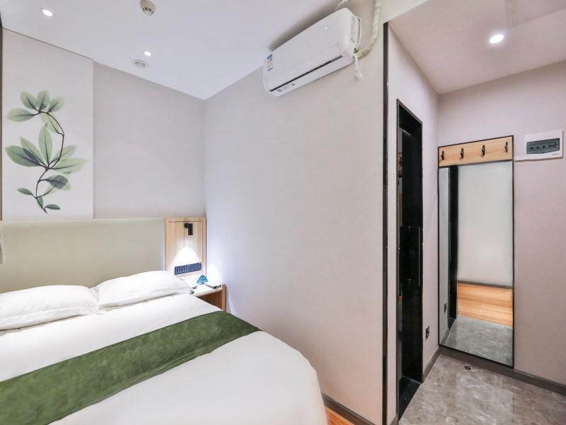 Пекин: GreenTree Inn Beijing Dongcheng District Beixinqiao Subway Station Guijie Street  Express Hotel