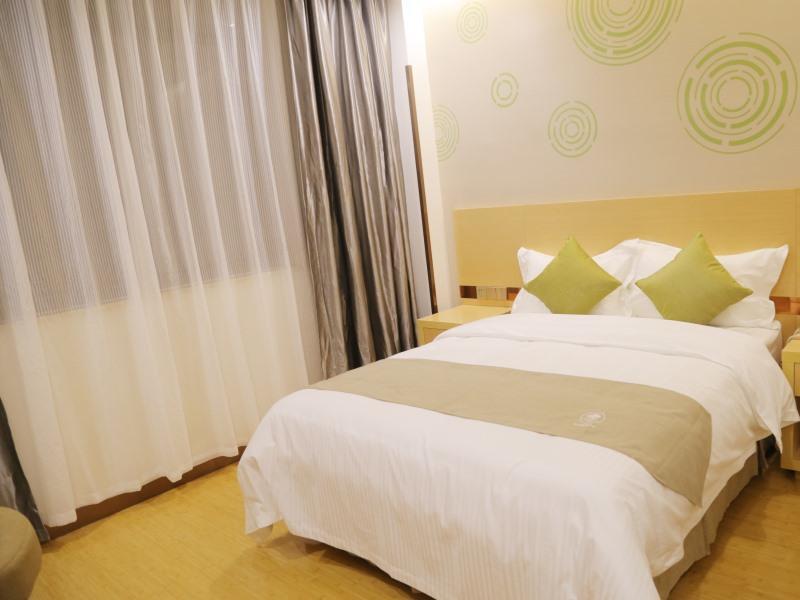Хэфэй: GreenTree Inn Hefei Feidong County High Speed Rail Station Wuyue Plaza Express Hotel