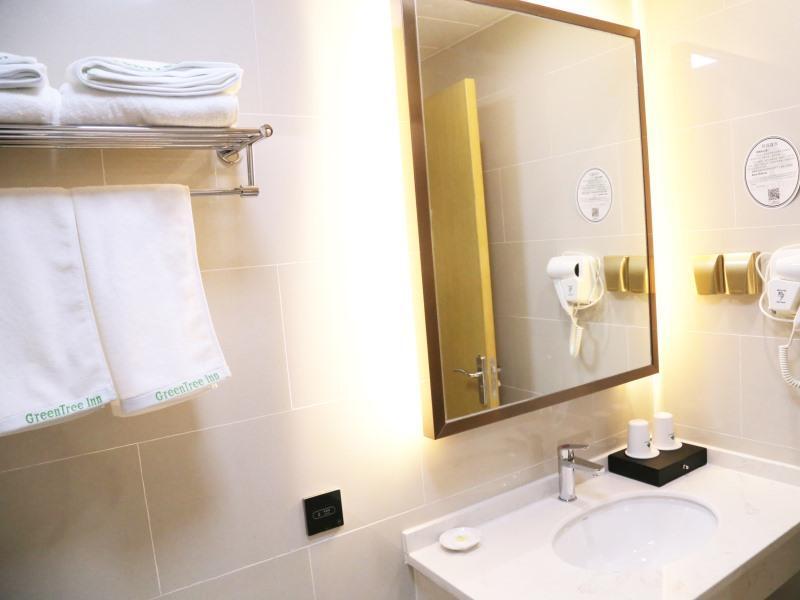 Хэфэй: GreenTree Inn Hefei Feidong County High Speed Rail Station Wuyue Plaza Express Hotel