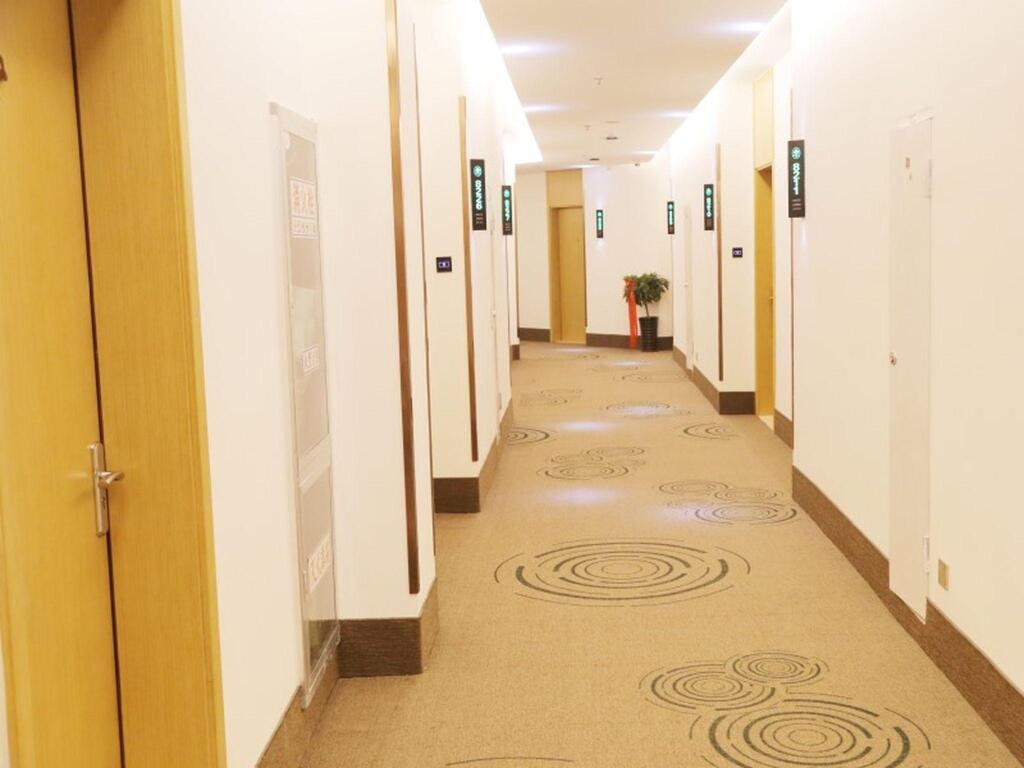 Хэфэй: GreenTree Inn Hefei Feidong County High Speed Rail Station Wuyue Plaza Express Hotel
