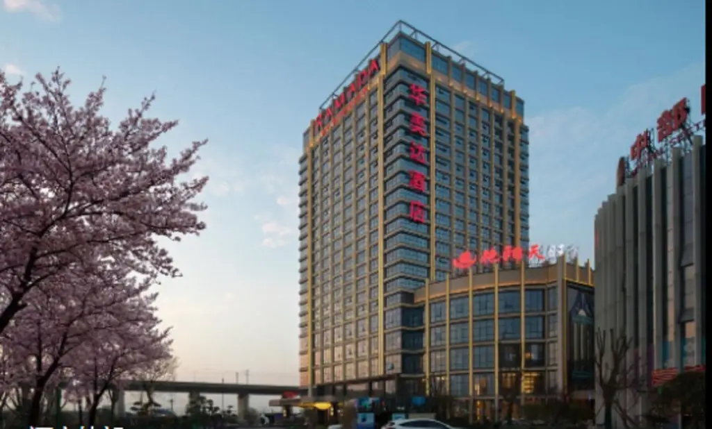 Ramada by Wyndham Wuhan North — фото 1