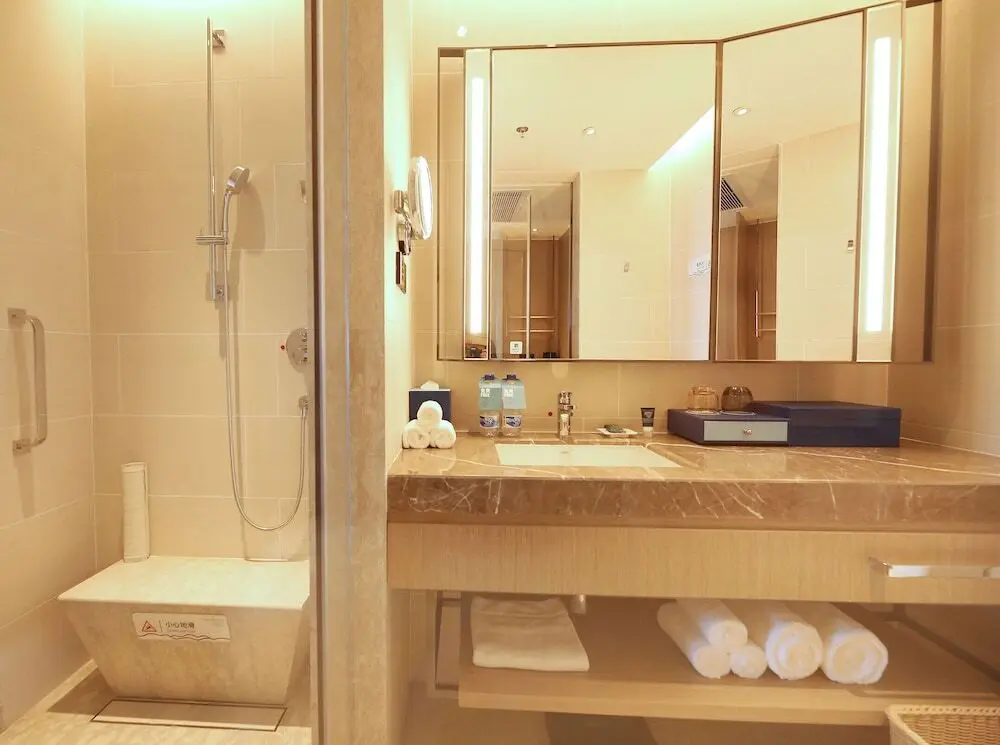 Чжаньцзян: Four Points by Sheraton Wuchuan Loong Bay