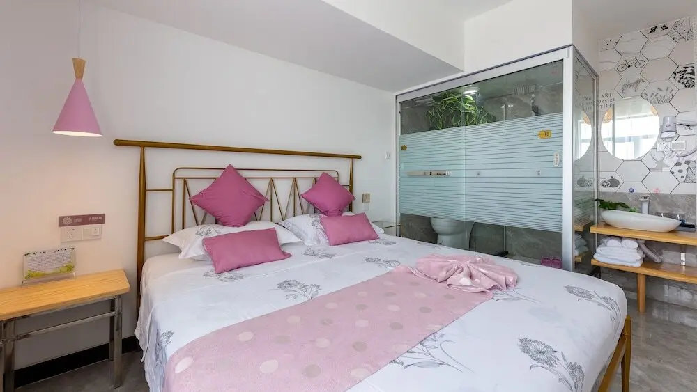 Цзюцюань: Floral Hotel Jiu Qi Yin Ju Dunhuang
