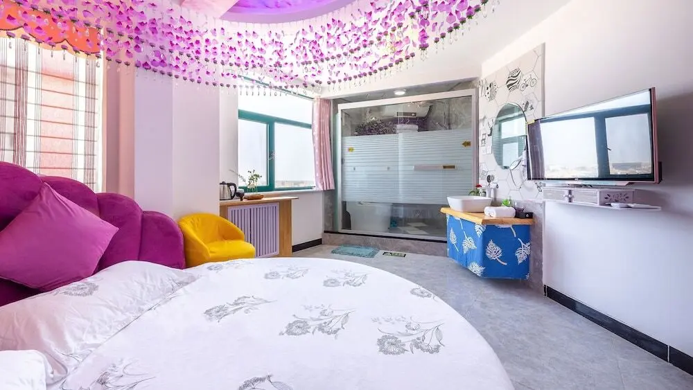 Цзюцюань: Floral Hotel Jiu Qi Yin Ju Dunhuang