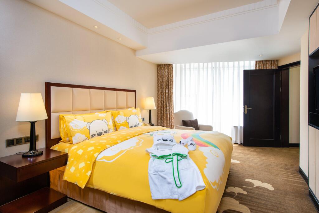 Чэнду: Holiday Inn West & East Century City