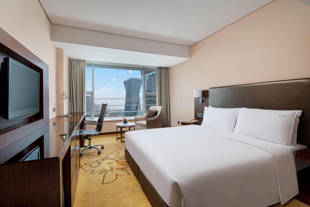 Чэнду: Holiday Inn West & East Century City