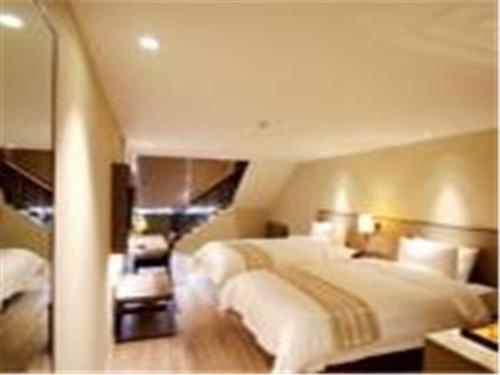 Цзинань: Home Inns - Jinan Jingwei Square Road Wanda Plaza