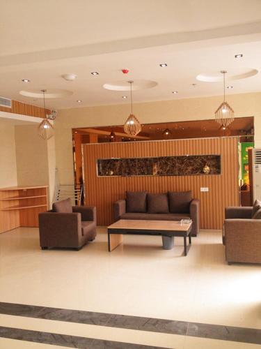 Линьи: Thank Inn Chain Hotel Mengyin Town Nanhuan Road