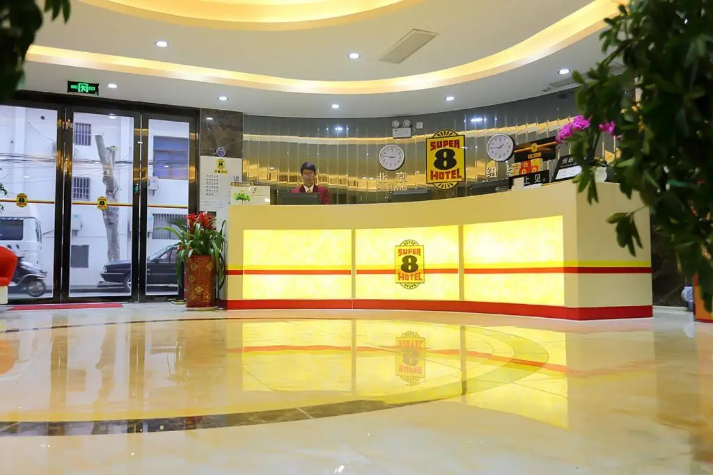 Super 8 Chuangzhou Train Station North Square — фото 1