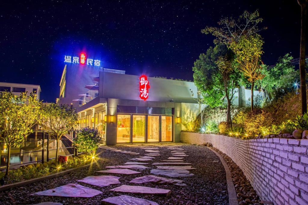 Huidong Baipenzhu Hotspring Holiday Resort — фото 1