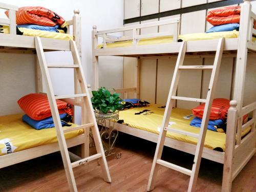 Гуанъюань: Youth Hostel of On The Way