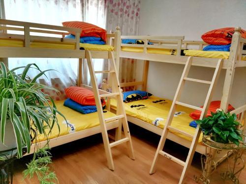 Гуанъюань: Youth Hostel of On The Way
