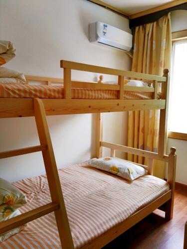 Гуанъюань: Youth Hostel of On The Way