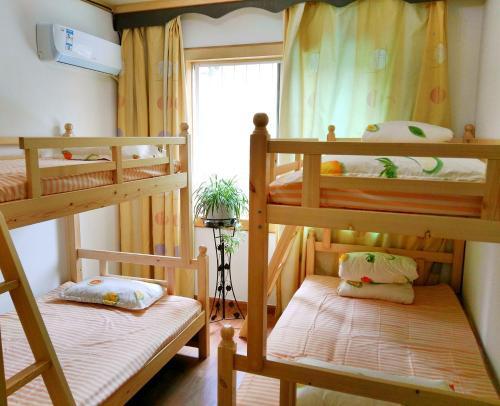 Гуанъюань: Youth Hostel of On The Way