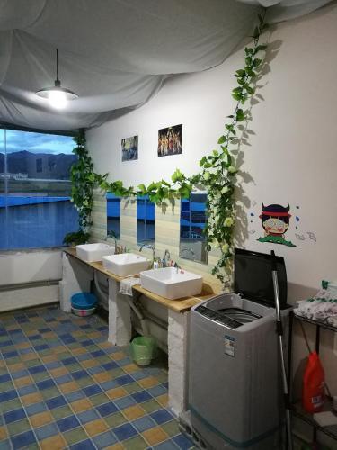 Гардзе: Ganzi Travel Grocery Youth Hostel