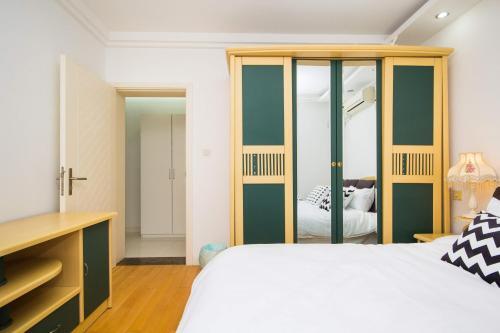 Шанхай: Three-Bedroom Guesthouse, Near Disneyland and Subway Line 2