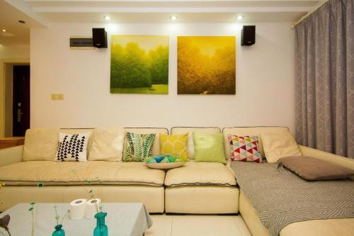 Шанхай: Three-Bedroom Guesthouse, Near Disneyland and Subway Line 2