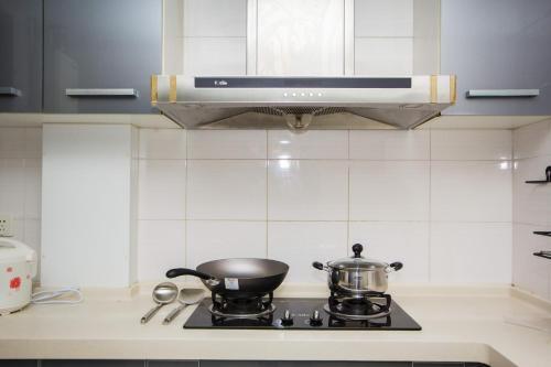 Шанхай: Three-Bedroom Guesthouse, Near Disneyland and Subway Line 2