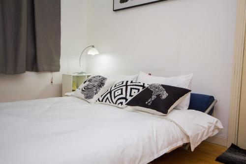 Шанхай: Three-Bedroom Guesthouse, Near Disneyland and Subway Line 2