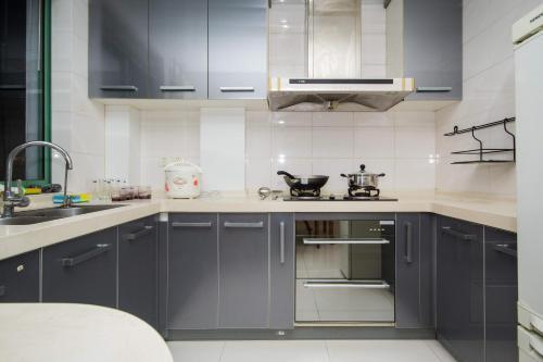 Шанхай: Three-Bedroom Guesthouse, Near Disneyland and Subway Line 2