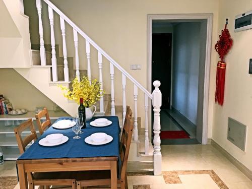 Шэньчжэнь: 4 Bedroom Apartment Near HUAWEI HQ Building
