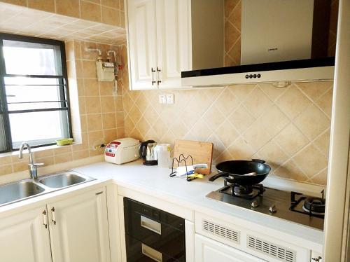Шэньчжэнь: 4 Bedroom Apartment Near HUAWEI HQ Building