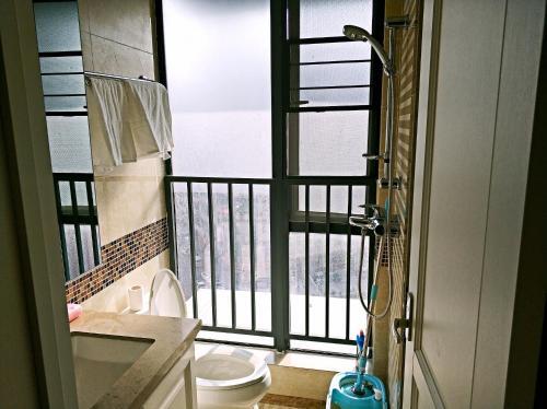 Шэньчжэнь: 4 Bedroom Apartment Near HUAWEI HQ Building