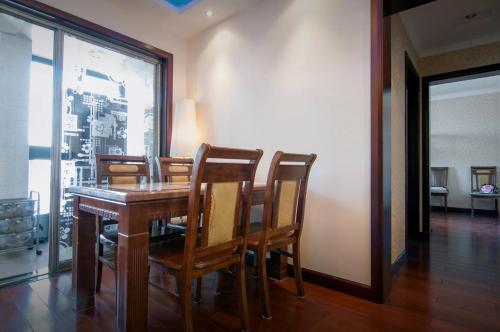 Шанхай: Lake View Homestay (Tonghe Xincun Station, Metro Line 1)