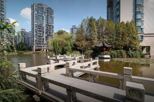 Шанхай: Lake View Homestay (Tonghe Xincun Station, Metro Line 1)