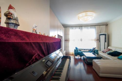 Шанхай: Lake View Homestay (Tonghe Xincun Station, Metro Line 1)