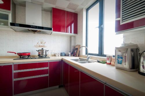 Шанхай: Lake View Homestay (Tonghe Xincun Station, Metro Line 1)