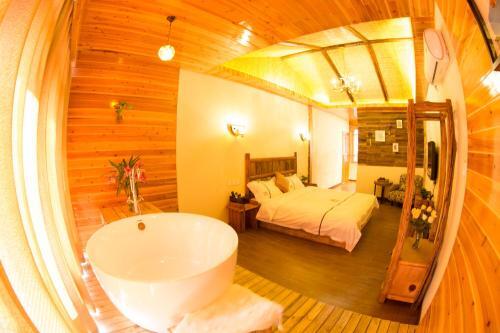 Лицзян: Lijiang Lugu Lake Chujian Homestay