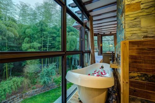 Хучжоу: Mogan Guizhu Shanju Homestay