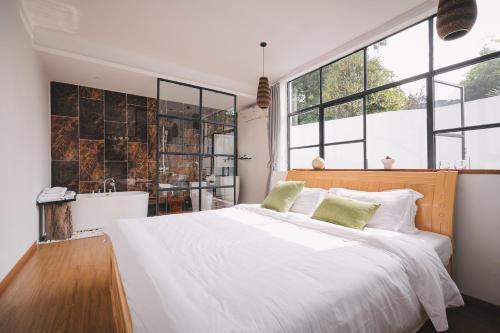 Нанкин: Middle-summer Hostel