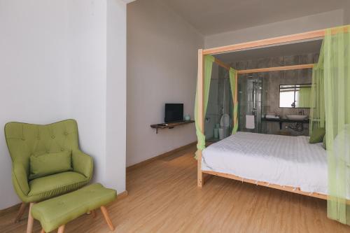 Нанкин: Middle-summer Hostel