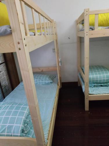 Уси: Gathering Glorious Youth Hostel